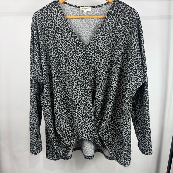 Umgee Woman's V-Neck Black Animal Print Sweater Size L - Picture 2 of 6